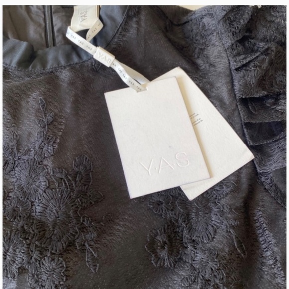 BNWT YAS Black Lace Blouse Size Large - Picture 11 of 12